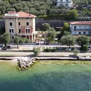 Torre - Atmosfera Romantica , Бренцоне-суль-Гарда Италия